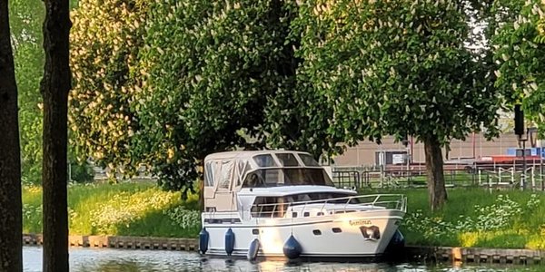 holland charter yacht