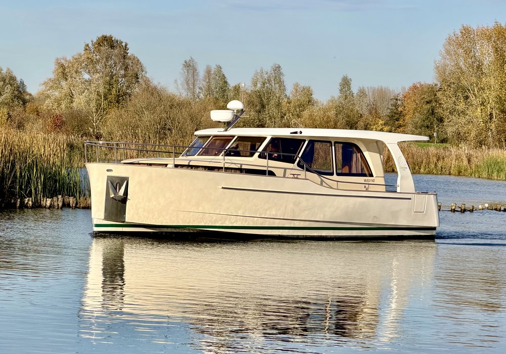 Naousa (Greenline 33) for hire