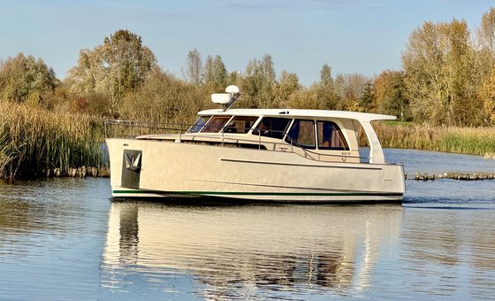 Naousa (Greenline 33) for hire