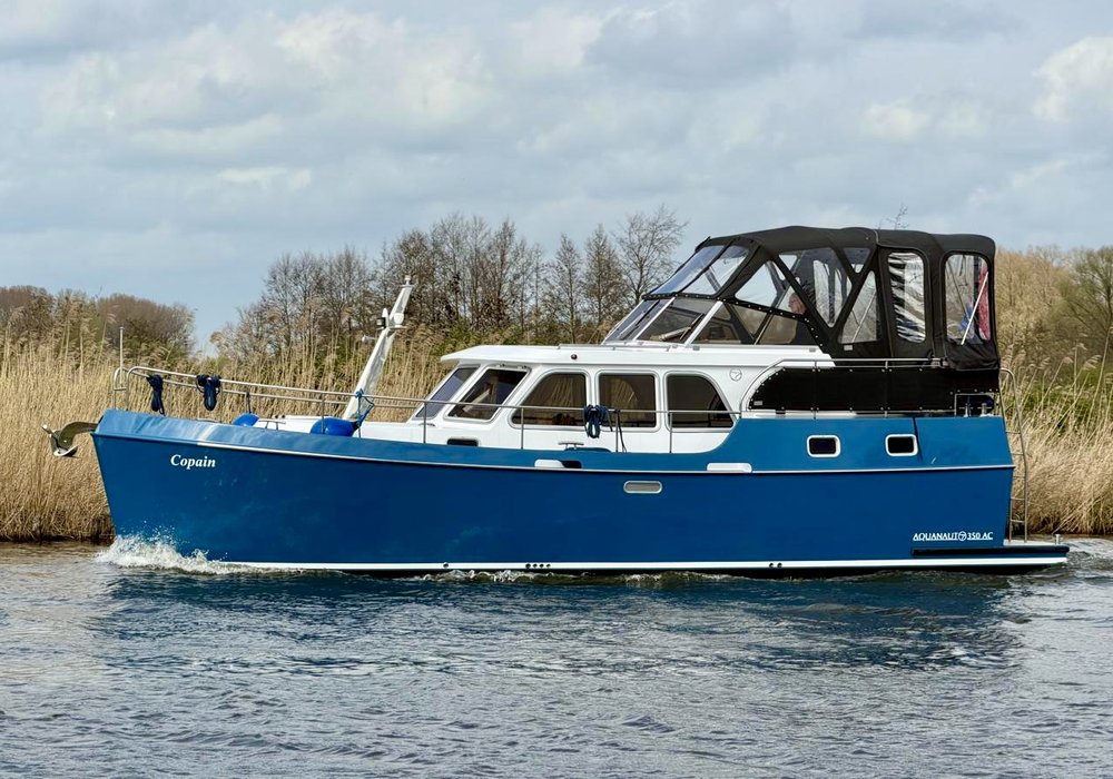 Copain (Aquanaut Drifter 350 AC) for hire